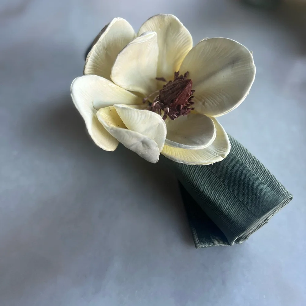 Z Gallerie Vintage Magnolia Napkin Rings – Set of 6 – Cream Floral Table Decor